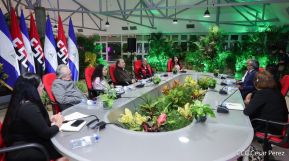 Comandante Daniel Ortega y Compañera Rosario se reúnen con el Presidente del PARLACEN