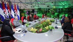 Comandante Daniel Ortega y Compañera Rosario se reúnen con el Presidente del PARLACEN