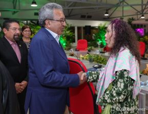 Comandante Daniel Ortega y Compañera Rosario se reúnen con el Presidente del PARLACEN