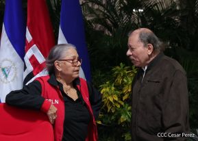 Comandante Daniel Ortega y Compañera Rosario se reúnen con el Presidente del PARLACEN
