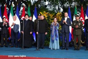 Presidente Daniel Ortega y Vicepresidenta Rosario Murillo en encuentro con el Presidente de Irán
