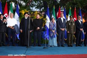 Presidente Daniel Ortega y Vicepresidenta Rosario Murillo en encuentro con el Presidente de Irán