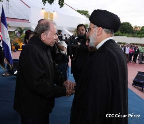 Presidente Daniel Ortega y Vicepresidenta Rosario Murillo en encuentro con el Presidente de Irán