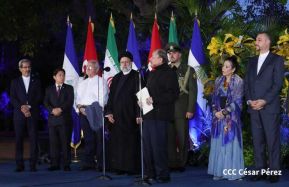 Presidente Daniel Ortega y Vicepresidenta Rosario Murillo en encuentro con el Presidente de Irán