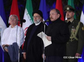 Presidente Daniel Ortega y Vicepresidenta Rosario Murillo en encuentro con el Presidente de Irán