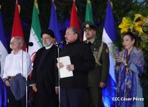 Presidente Daniel Ortega y Vicepresidenta Rosario Murillo en encuentro con el Presidente de Irán