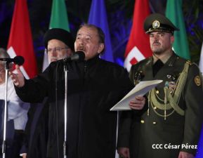 Presidente Daniel Ortega y Vicepresidenta Rosario Murillo en encuentro con el Presidente de Irán