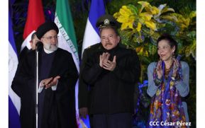 Presidente Daniel Ortega y Vicepresidenta Rosario Murillo en encuentro con el Presidente de Irán
