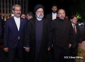 Presidente Daniel Ortega y Vicepresidenta Rosario Murillo en encuentro con el Presidente de Irán