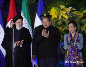Presidente Daniel Ortega y Vicepresidenta Rosario Murillo en encuentro con el Presidente de Irán