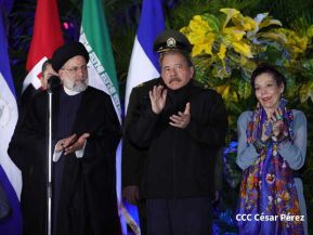 Presidente Daniel Ortega y Vicepresidenta Rosario Murillo en encuentro con el Presidente de Irán