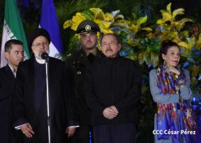 Presidente Daniel Ortega y Vicepresidenta Rosario Murillo en encuentro con el Presidente de Irán