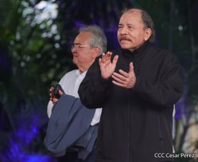 Presidente Daniel Ortega y Vicepresidenta Rosario Murillo en encuentro con el Presidente de Irán