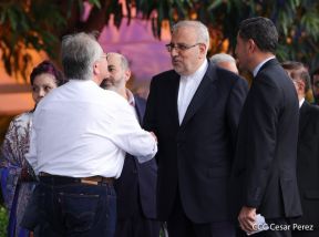 Presidente Daniel Ortega y Vicepresidenta Rosario Murillo en encuentro con el Presidente de Irán