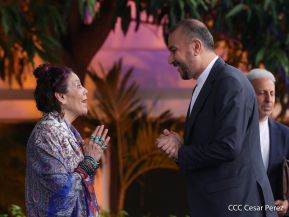 Presidente Daniel Ortega y Vicepresidenta Rosario Murillo en encuentro con el Presidente de Irán