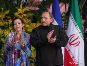 Presidente Daniel Ortega y Vicepresidenta Rosario Murillo en encuentro con el Presidente de Irán