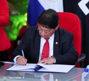Presidente Daniel Ortega y Vicepresidenta Rosario Murillo en Acto de Clausura de la Visita del Presidente de Irán