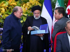 Presidente Daniel Ortega y Vicepresidenta Rosario Murillo en Acto de Clausura de la Visita del Presidente de Irán