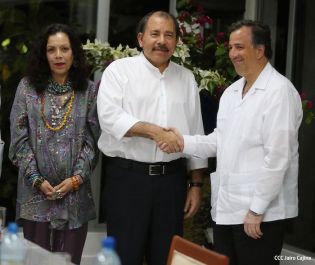 Presidente Daniel y Compañera Rosario sostienen encuentro con Canciller de México