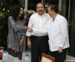 Presidente Daniel y Compañera Rosario sostienen encuentro con Canciller de México