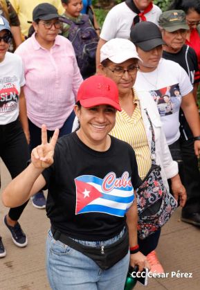 Militantes sandinistas participan en caminata en honor al Repliegue Táctico a Masaya