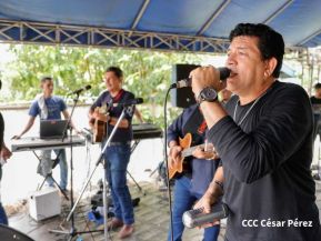 Militantes sandinistas participan en caminata en honor al Repliegue Táctico a Masaya