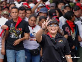 Militantes sandinistas participan en caminata en honor al Repliegue Táctico a Masaya