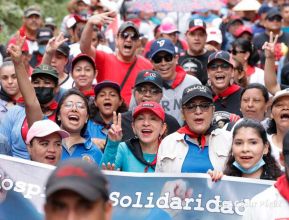 Militantes sandinistas participan en caminata en honor al Repliegue Táctico a Masaya