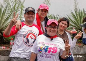 Militantes sandinistas participan en caminata en honor al Repliegue Táctico a Masaya