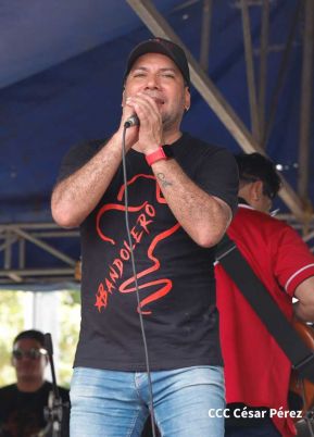 Militantes sandinistas participan en caminata en honor al Repliegue Táctico a Masaya