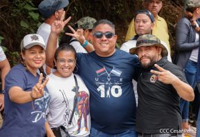 Militantes sandinistas participan en caminata en honor al Repliegue Táctico a Masaya