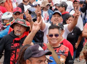 Militantes sandinistas participan en caminata en honor al Repliegue Táctico a Masaya