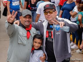 Militantes sandinistas participan en caminata en honor al Repliegue Táctico a Masaya