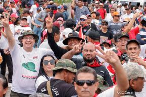 Militantes sandinistas participan en caminata en honor al Repliegue Táctico a Masaya