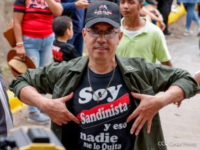 Militantes sandinistas participan en caminata en honor al Repliegue Táctico a Masaya