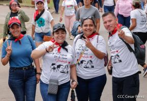 Militantes sandinistas participan en caminata en honor al Repliegue Táctico a Masaya
