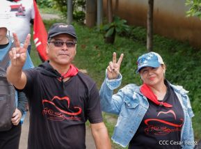 Militantes sandinistas participan en caminata en honor al Repliegue Táctico a Masaya