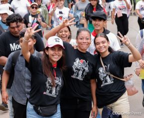 Militantes sandinistas participan en caminata en honor al Repliegue Táctico a Masaya