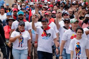 Militantes sandinistas participan en caminata en honor al Repliegue Táctico a Masaya