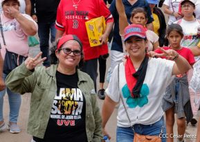 Militantes sandinistas participan en caminata en honor al Repliegue Táctico a Masaya