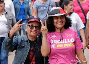 Militantes sandinistas participan en caminata en honor al Repliegue Táctico a Masaya