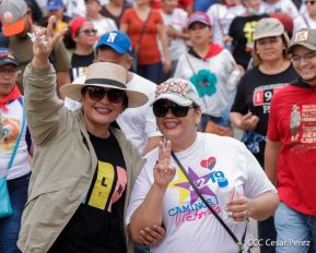 Militantes sandinistas participan en caminata en honor al Repliegue Táctico a Masaya