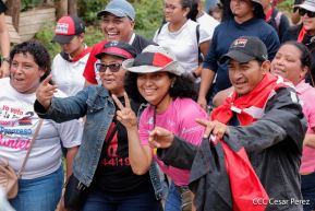 Militantes sandinistas participan en caminata en honor al Repliegue Táctico a Masaya
