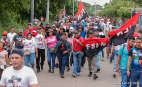 Militantes sandinistas participan en caminata en honor al Repliegue Táctico a Masaya