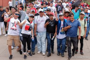 Militantes sandinistas participan en caminata en honor al Repliegue Táctico a Masaya