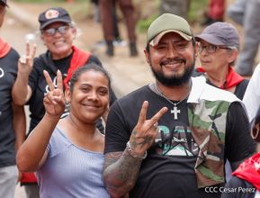 Militantes sandinistas participan en caminata en honor al Repliegue Táctico a Masaya