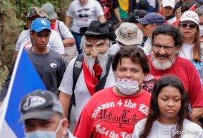 Militantes sandinistas participan en caminata en honor al Repliegue Táctico a Masaya