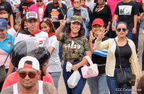 Militantes sandinistas participan en caminata en honor al Repliegue Táctico a Masaya