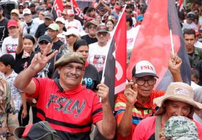 Militantes sandinistas participan en caminata en honor al Repliegue Táctico a Masaya