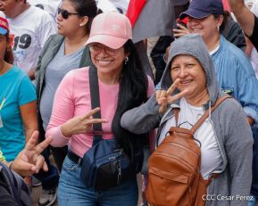 Militantes sandinistas participan en caminata en honor al Repliegue Táctico a Masaya